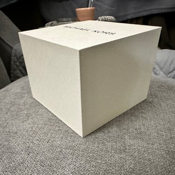 Michael Kors Empty Watch Box - Picture 4 of 7